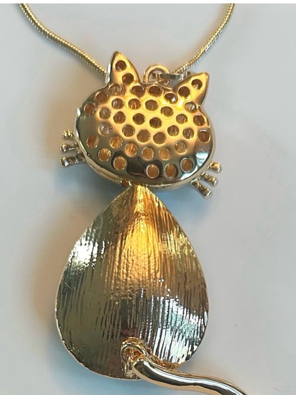 New Natasha Gold Cat Pendant Necklace with Mother-of-Pearl - Picture 5 of 7